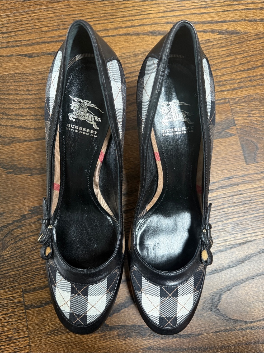 NIB Burberry Pumps Size 40